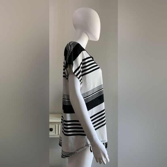 Chico’s Black & White Striped Fringe-Trim Tee
Sz 2 - Excellent Condition - Picture 4 of 7